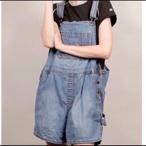 ⭐️SOLD⭐️ Old Navy 90s Vintage Jean Overalls